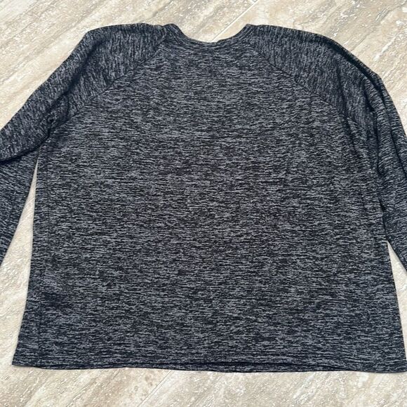 Hollister heathered black and white soft top - size M - Picture 5 of 5